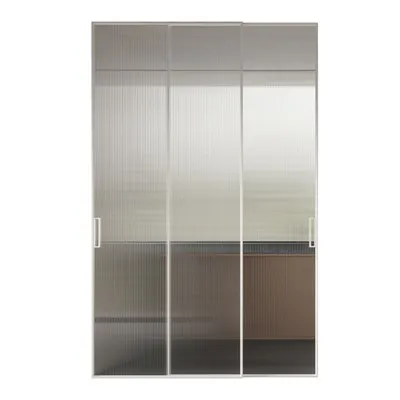 Doras sleamhnáin taobh istigh den seomra folctha