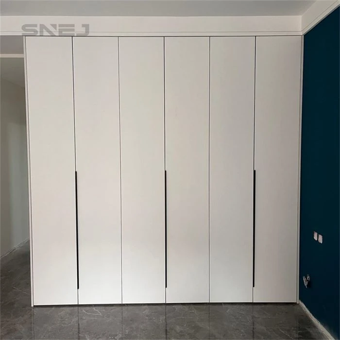 Closet le doirse agus seilfeanna